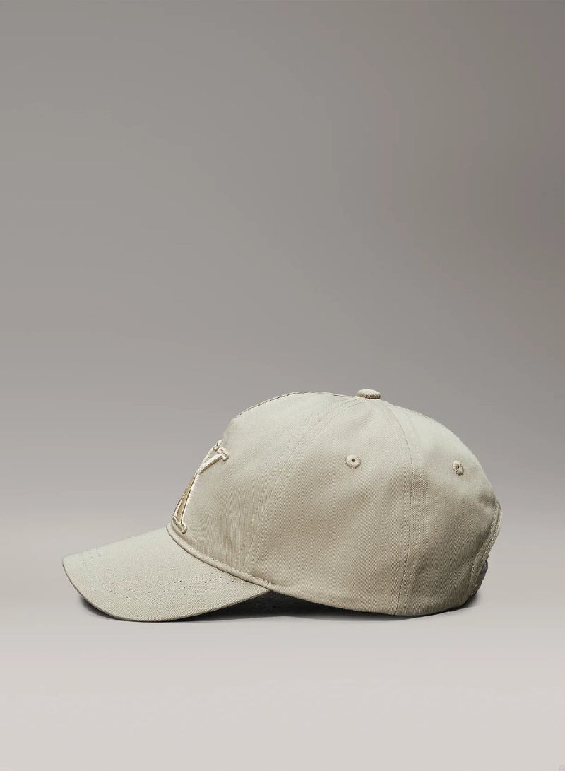 كالفن كلاين جينز قبعة بيسبول مزينة بشعار كلفن كلاين للجنسين - Image 3