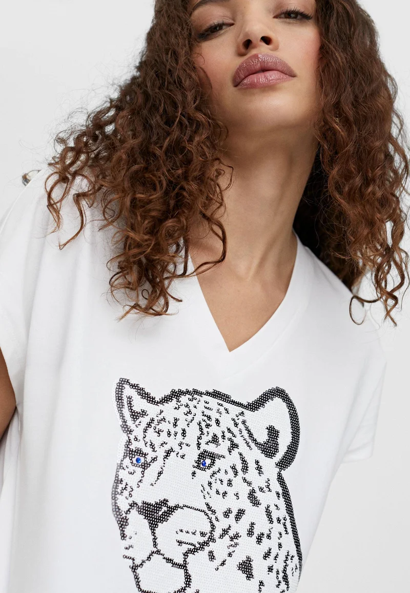 Lola Casademunt T-shirt with positioned tiger