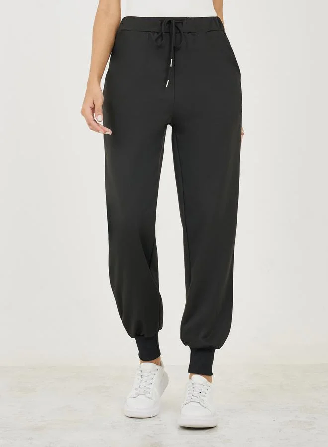 ستايلي Cuffed Tapered Ankle Length Joggers with Drawstring