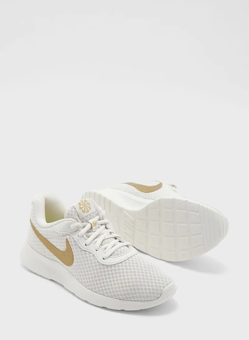 Nike Tanjun Flyease