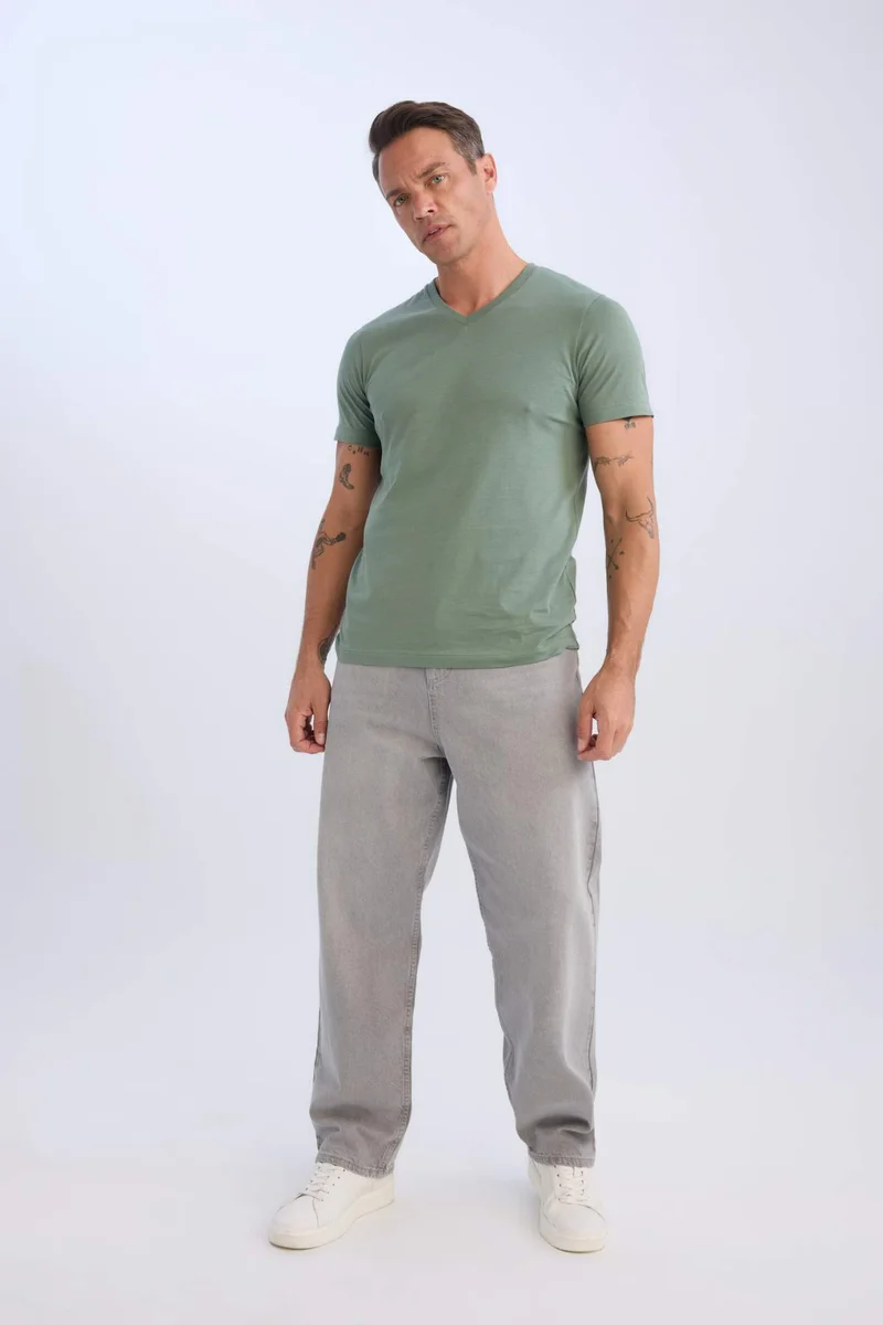 ديفاكتو New Regular Fit V-Neck Short Sleeve T-Shirt