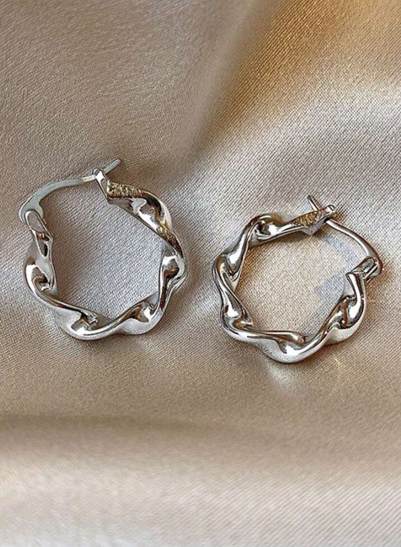 إيكوال حلق اذن نسائي من الاستانلس ستيل دائري باللون الفضي أنيق وعالي الجودة - Image 3