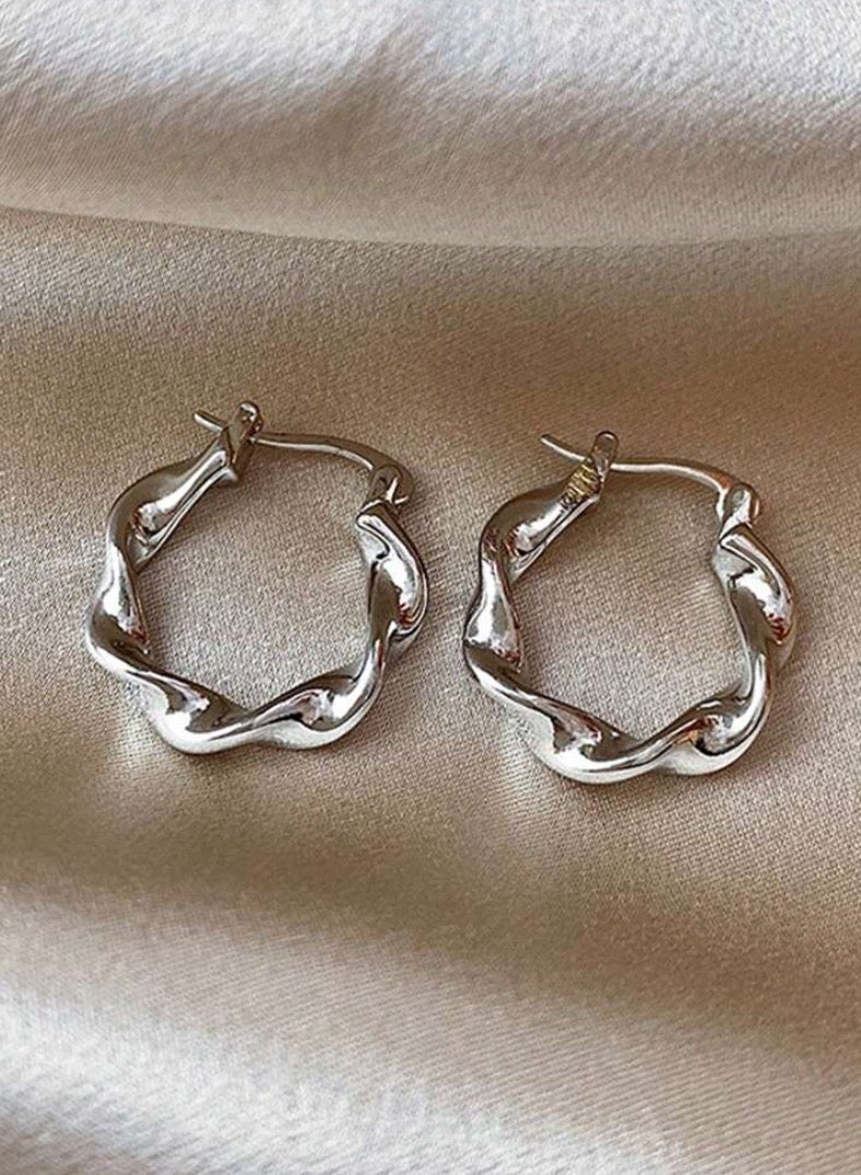 إيكوال حلق اذن نسائي من الاستانلس ستيل دائري باللون الفضي أنيق وعالي الجودة - Image 4