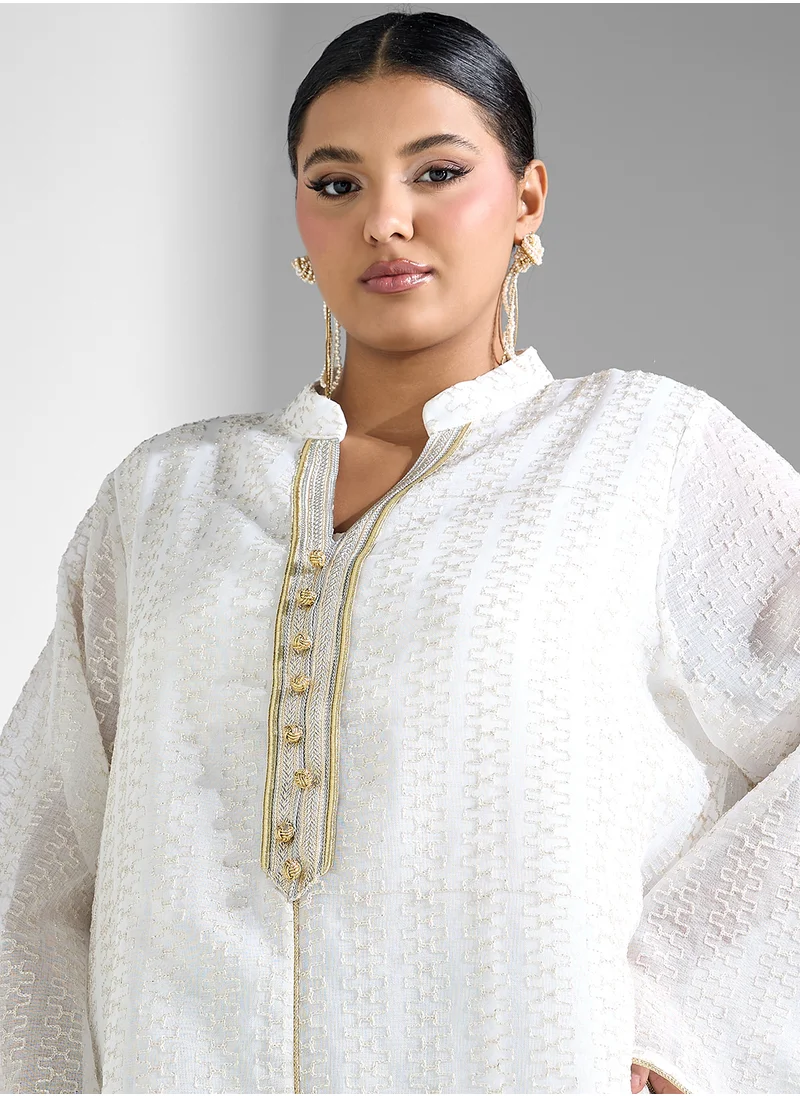 خزانة Plus size emrboidered placket jalabiya