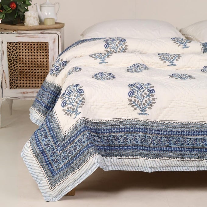 PEEPULTREE SINGLE HAND BLOCK PRINTED COTTON QUILT JAIPURI RAZAI SOFTNESS STYLE BEAUTIFUL FLORAL AC BLANKET REVERSIBLE BREATHABLE MADE IN INDIA WHITE BLUE