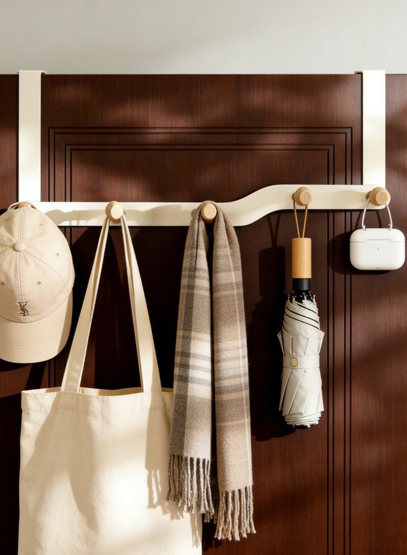 عُلَّاقة بَيْضَاء خَشَبِيَّة تُثَبَّتُ عَلَى البَاب، بِخَمْسَة كَلَّابَات مُتَينَة، تَوفِّر المَسَاحَة، لَا حَاجَة لِلْحَفْر، مِثَالِيَّة لِتَعْلِيق المَعَاطِف، المَنَاشِف، الحَقَائِب، الأَرْدِيَة - مُنَاسِبَة لِلغُرْفَة، الحَمَّام، المَطْبَخ، مَصنُوعَة مِنَ الصُلْب غَيْر القَابِل لِالصَّدَأ وَبِتَصْمِيم يُوَفِّر المَسَاحَة. - Image 5