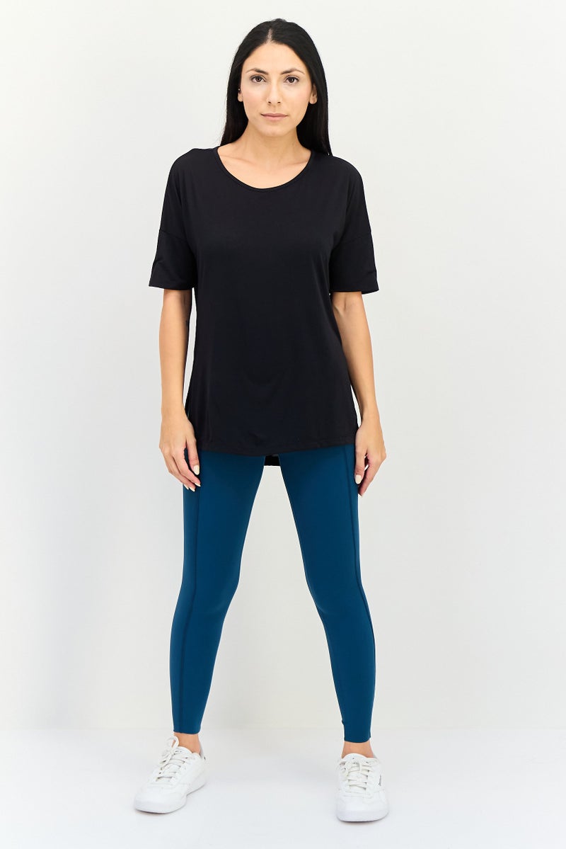 Nike تي شيرت رياضي نسائي بأكمام قصيرة مناسب في الهواء الطلق، أسود - Image 3