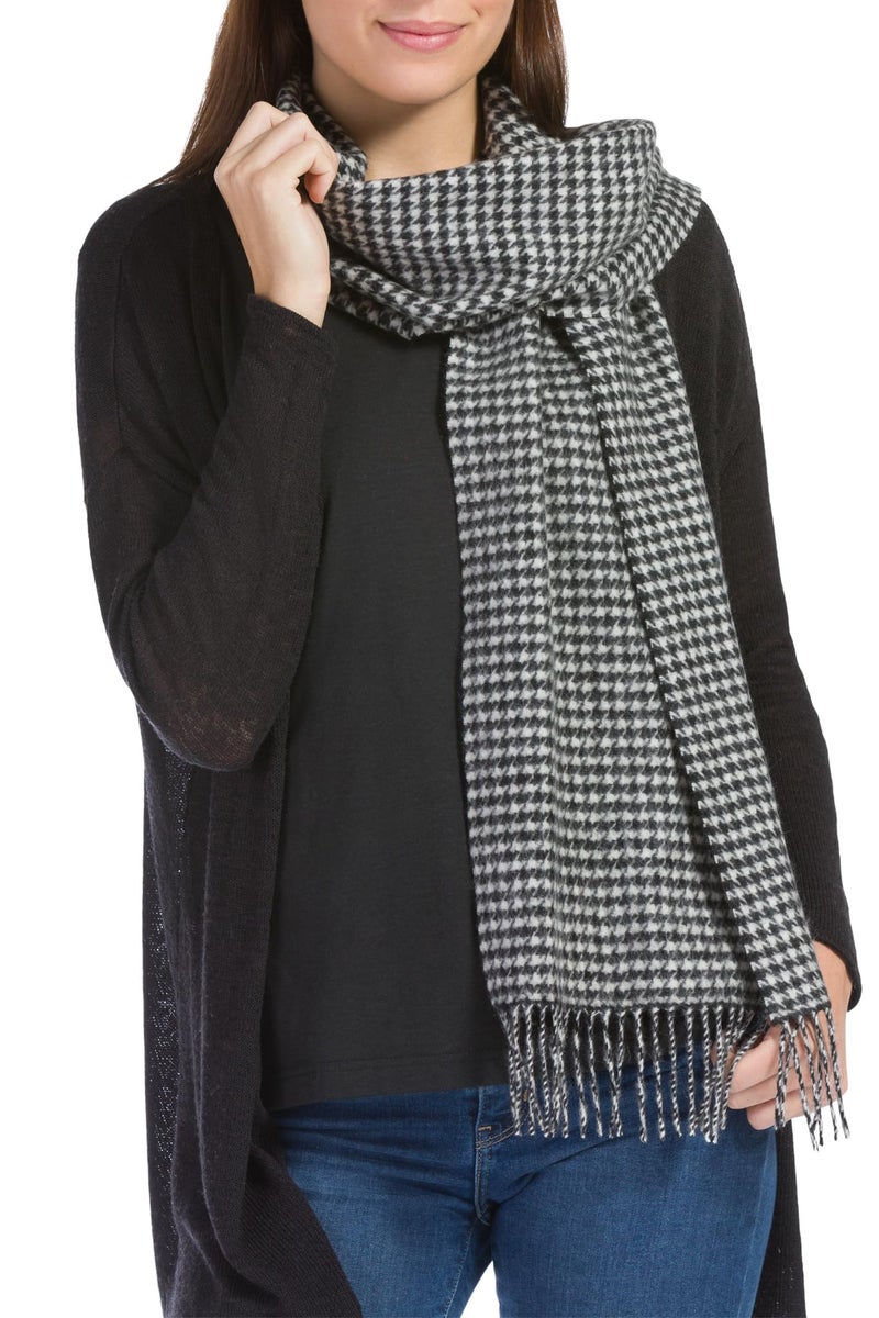 Fishers Finery Women's 100% Pure Cashmere Winter Scarf; Super Soft (Houndstooth) - Image 1