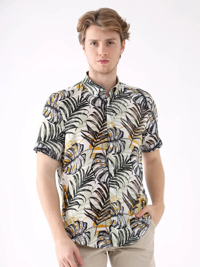 دوفي Khaki Men's Regular Fit Button-Up Collar Short Sleeve Shirt