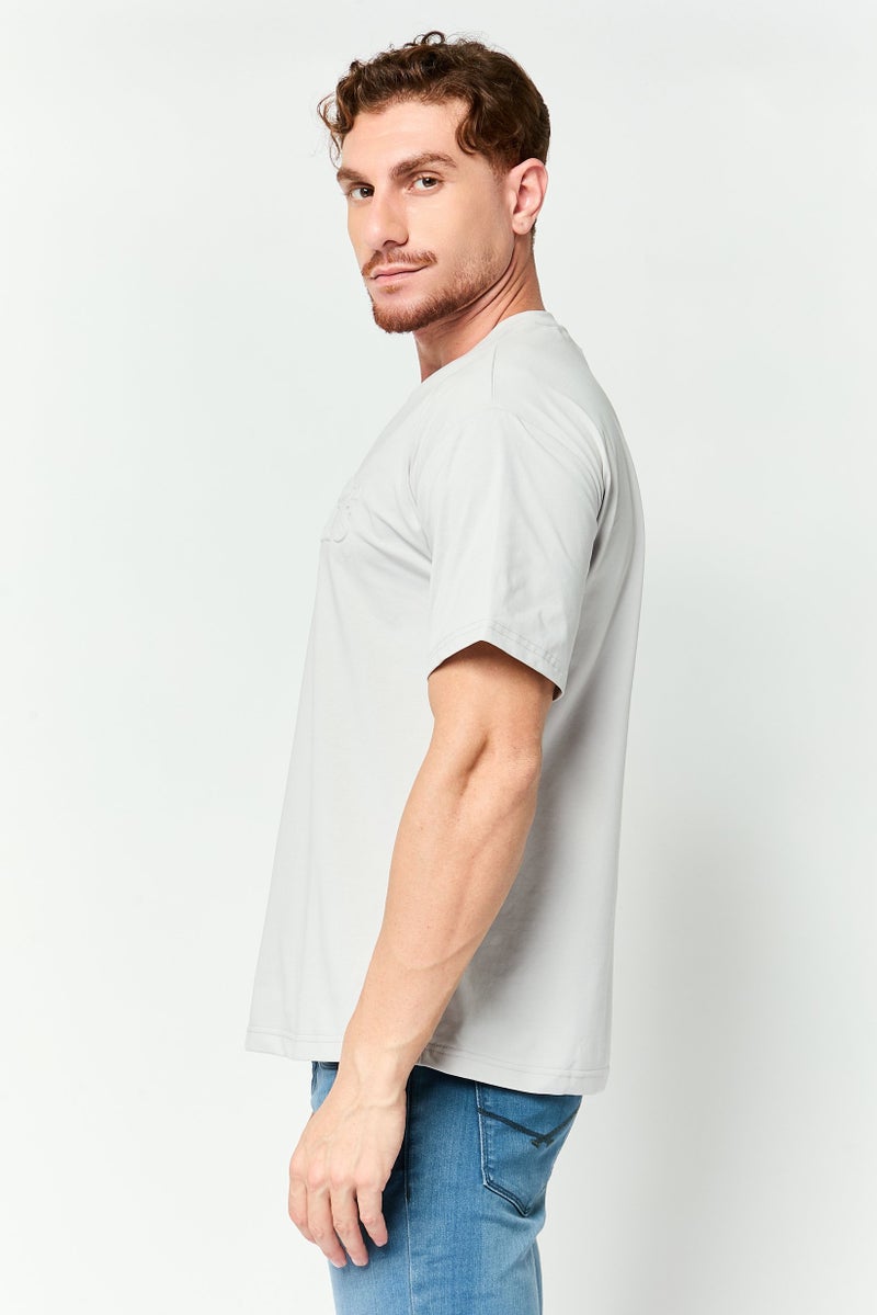 Fudo Men Crew Neck Short Sleeve Embossed Logo T-Shirt, Light Grey - Image 3