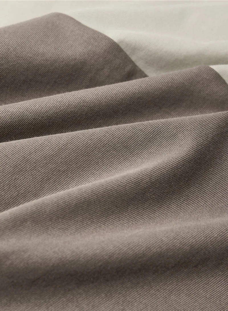 GIORDANO  Men’s Slim Cotton Color‑Block Tee with Embroidery for Men | Best Price UAE