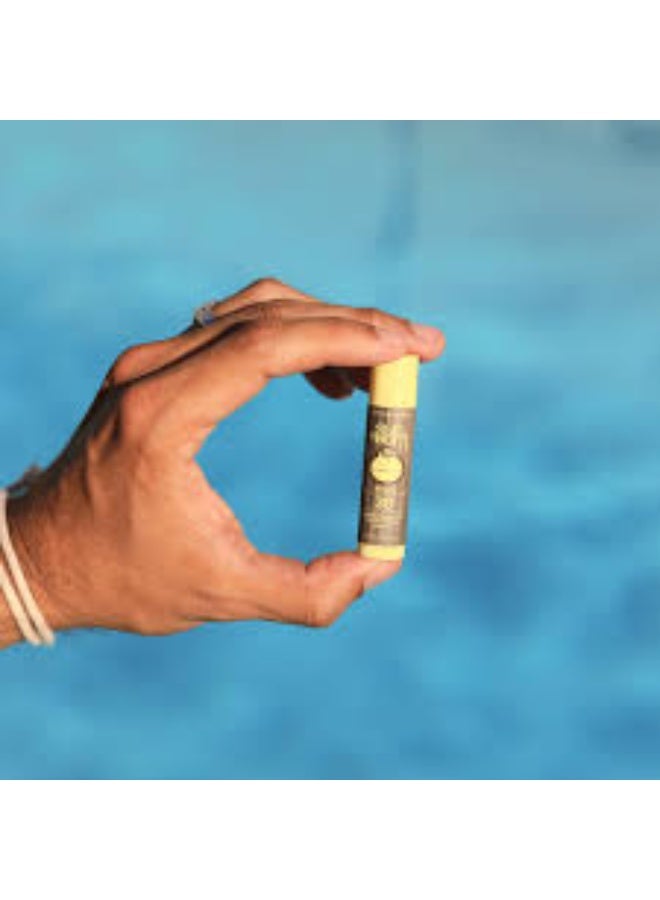 سان بوم بلسم شفاه واقٍ من الشمس Sun Bum Original (بعامل حماية SPF 30) بنكهة الموز - 4.25 جم - Image 3