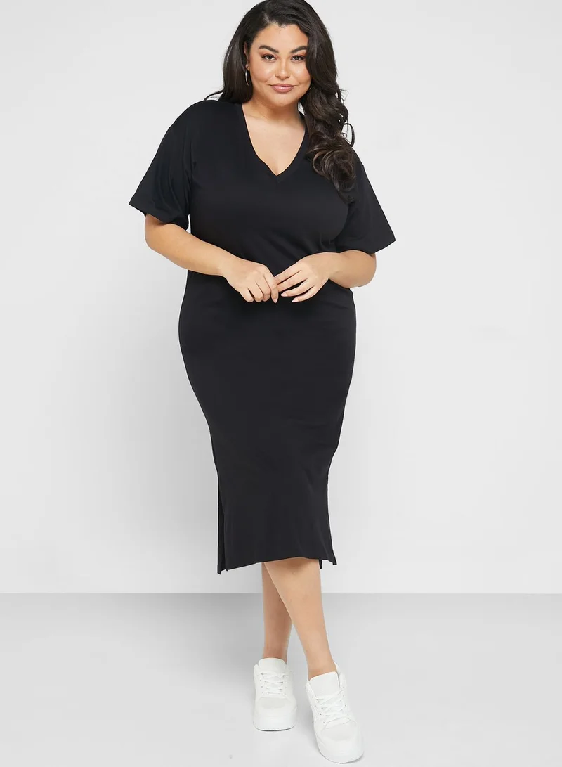 Ginger Plus Relaxed V-Neck Midi Dress