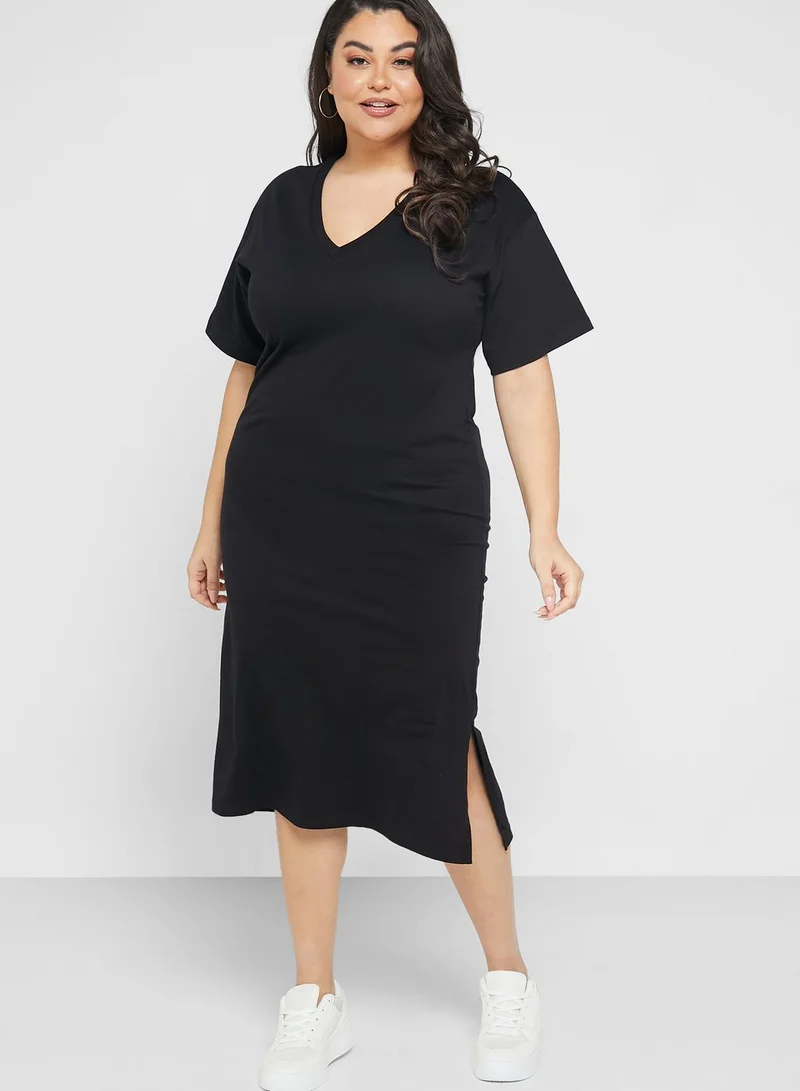 Ginger Plus Relaxed V-Neck Midi Dress