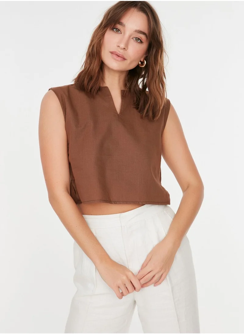 trendyol Notch Neck Crop Top