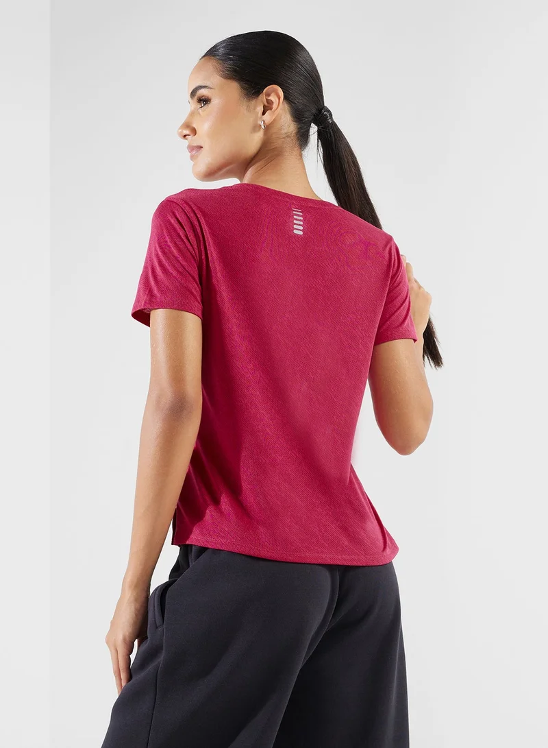 اندر ارمر شورت بأكمام قصيرة بتصميم مموه من