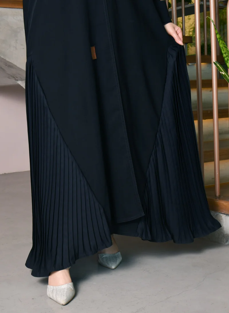 HAWRAA ABAYA Black wrap abaya with a Victorian cut and a side slit bow