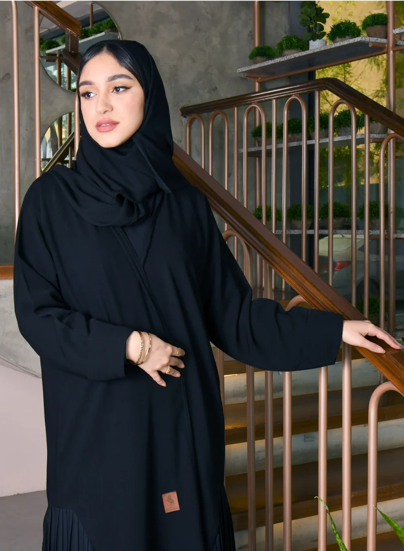 HAWRAA ABAYA Black wrap abaya with a Victorian cut and a side slit bow