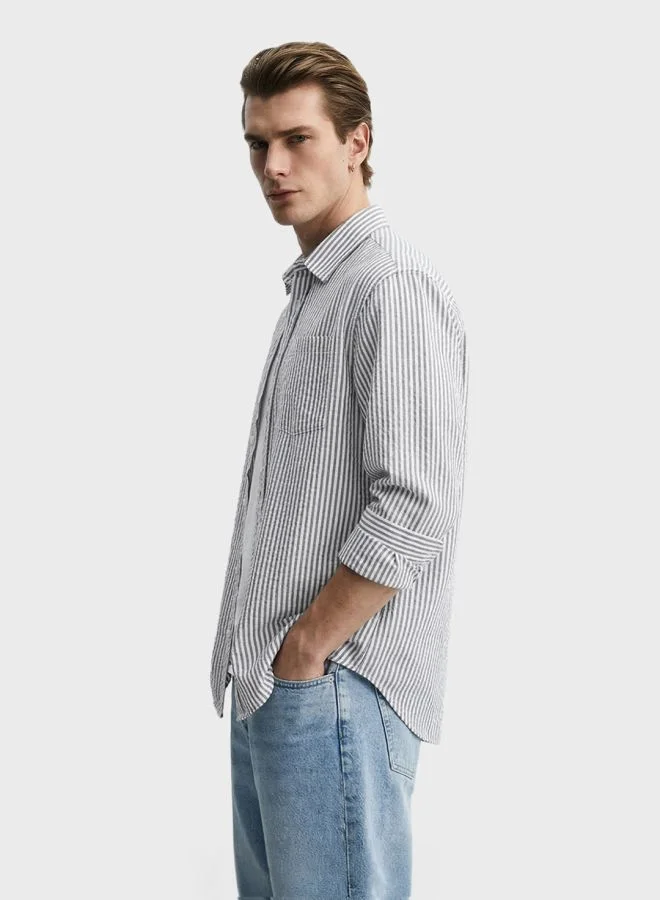 ذا انديان كراج كو Men Relaxed Fit Striped Cutaway Collar Full Sleeves Shirt