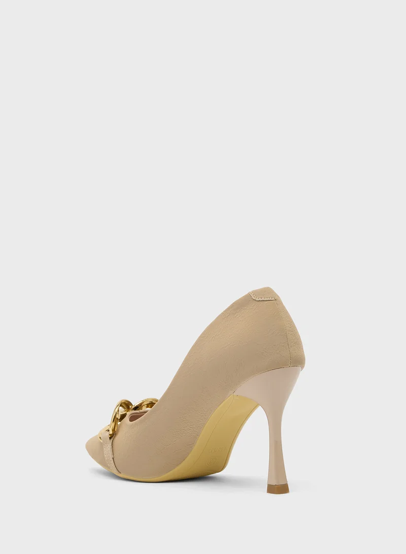 ايلا حذاء بكعب عالٍ