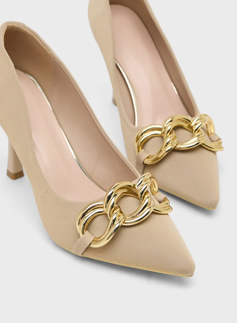 ايلا حذاء بكعب عالٍ