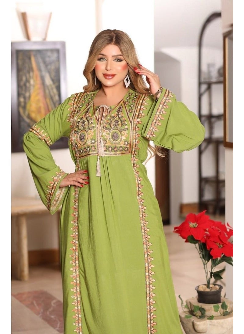 عباية حريمي خروج والاستقبال - خامة كتان بلانكا فاخرة مطرزه  بتطريز مميز - تصميم عصري مريح وأنيق المقاسات 1-2 مقاس 1: تلبيس  من 60 كجم إلى 85 كجم مقاس 2: تلبيس  من 85 كجم إلى 120 كجم. - Image 3