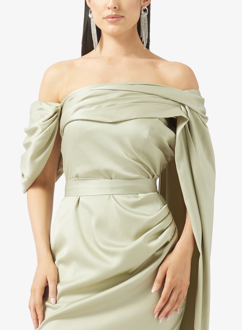 نمشي x فستان سهرة بكتف مكشوف وتفاصيل كشكش وقصة - Image 3