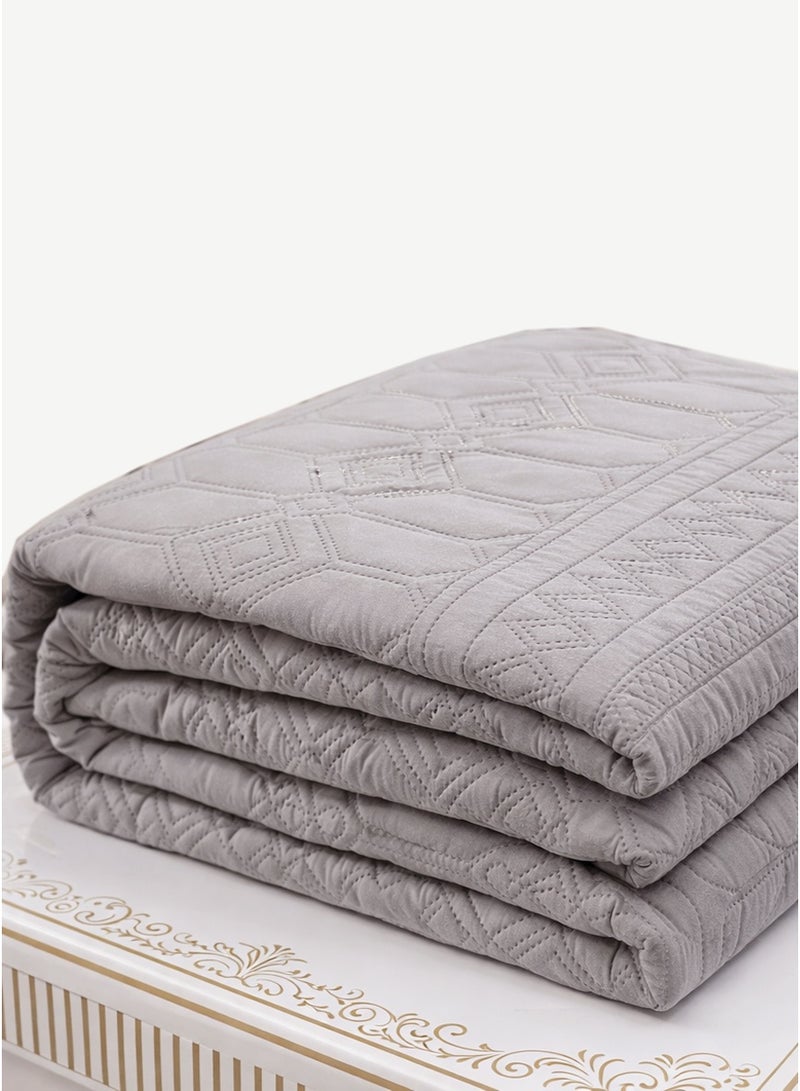 ميرال مفرش سرير نفر ونص سادة مضغوط – 4 قطع – لحاف محبوك 160×210 سم مع شرشف مغاط 120×200 سم - Image 3