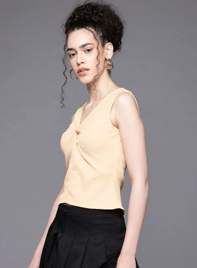 مرفوعة Women Regular Fit Textured V-Neck Sleeveless Twist Top