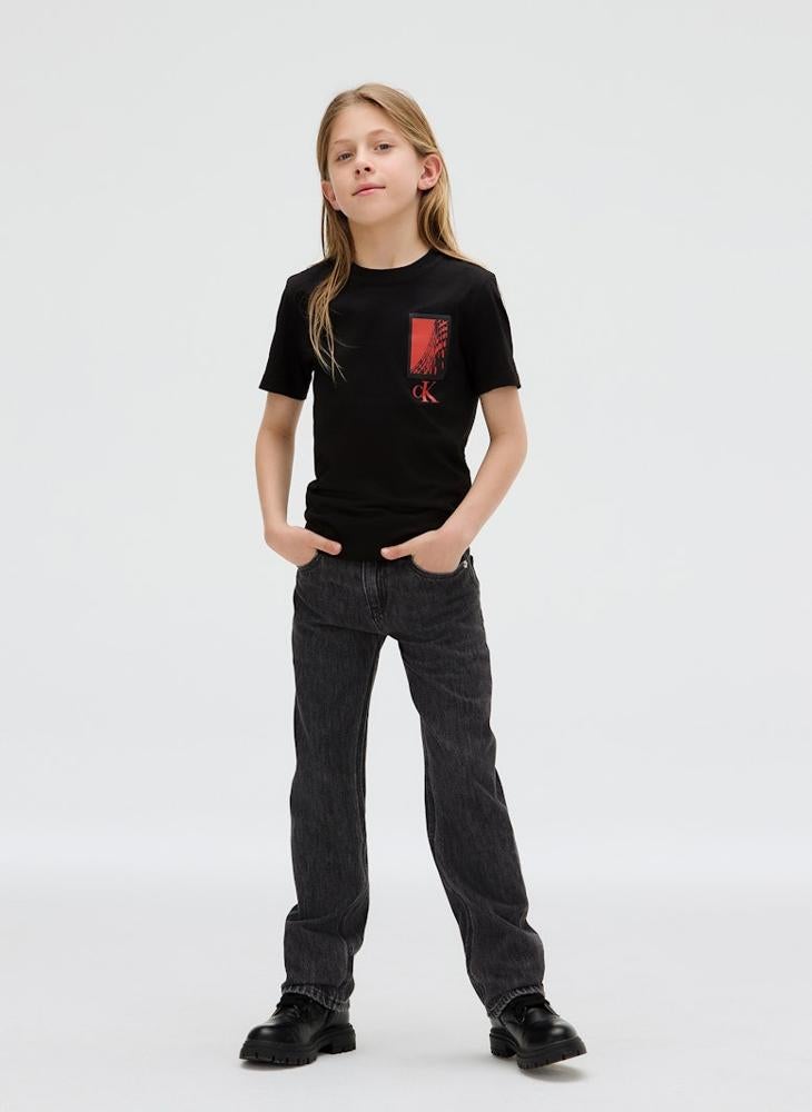 كالفن كلاين جينز تيشيرت بشعار للأطفال بياقة دائرية - Image 5