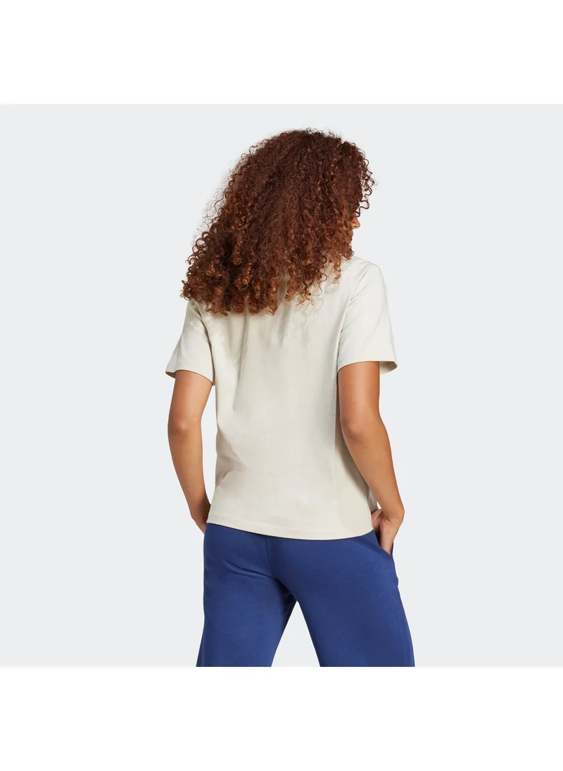 اديداس تيشيرت بشعار أساسي صغير