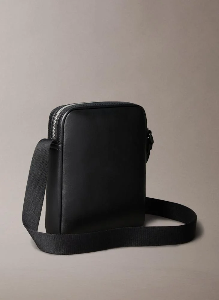 Calvin Klein Jeans Logo Detailed Reporter Bag