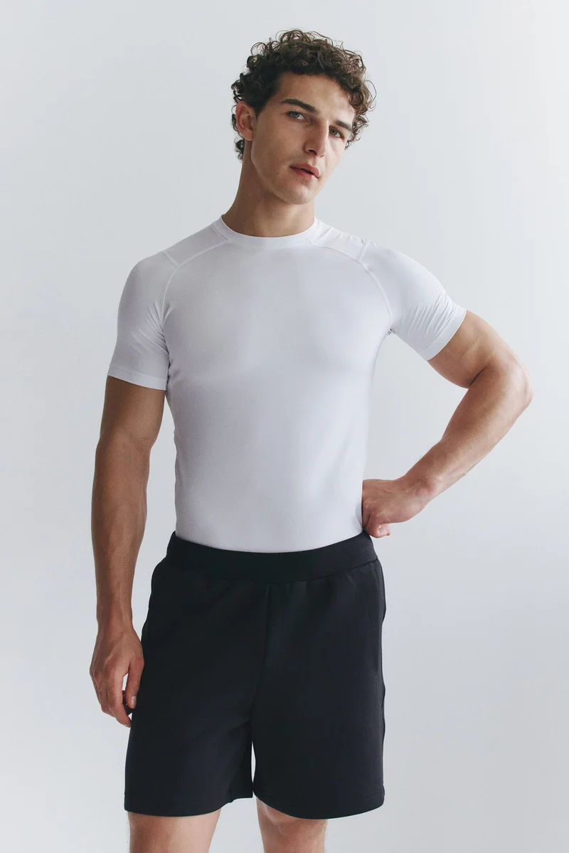 Muscle Fit Sports T-shirt with DryMove™