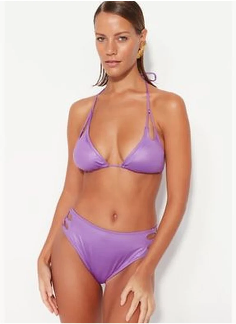 trendyol Glossy Lacquer Printed Bikini Top With Purple Triangle Cut Out/Window TBESS23BU00157