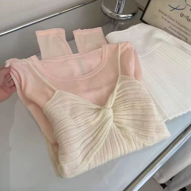 كنزة نسائية محبوكة بتصميم قطعتين وهميتين مع لمسة ملتوية، خفيفة لفصلي الربيع والصيف، قصة ضيقة، ياقة دائرية وأكمام طويلة