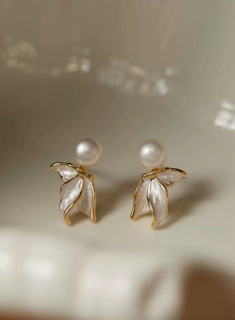 Wisalia 14K Gold Plated Fish Tail Pearl Earrings for Women, 925 Sterling Silver Hypoallergenic Earrings, Dainty Elegant Pearl Stud Earrings for Sensitive Ears - Image 4