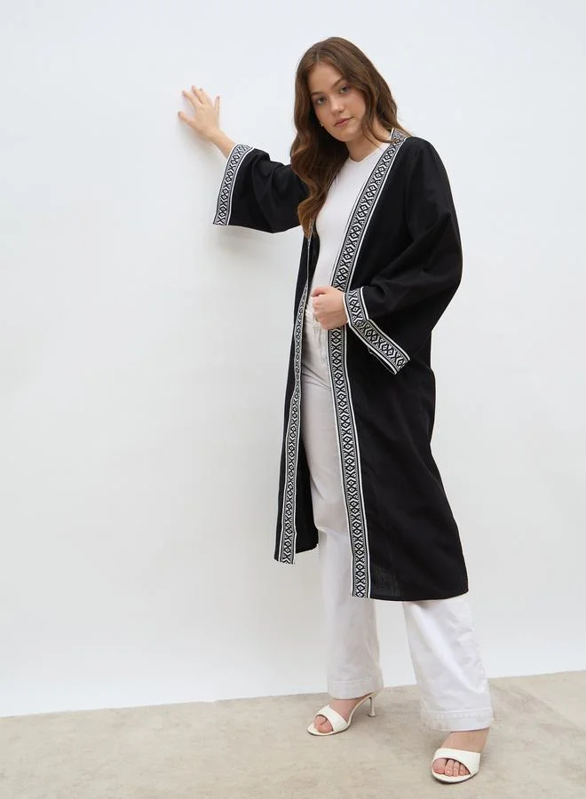 Styli Styli Regular Fit Embroidered Edge Midi Kimono