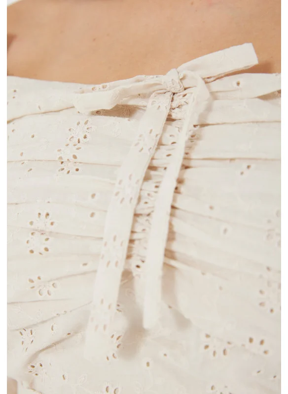 امري Off-The-Shoulder Floral Eyelet Detail Dress