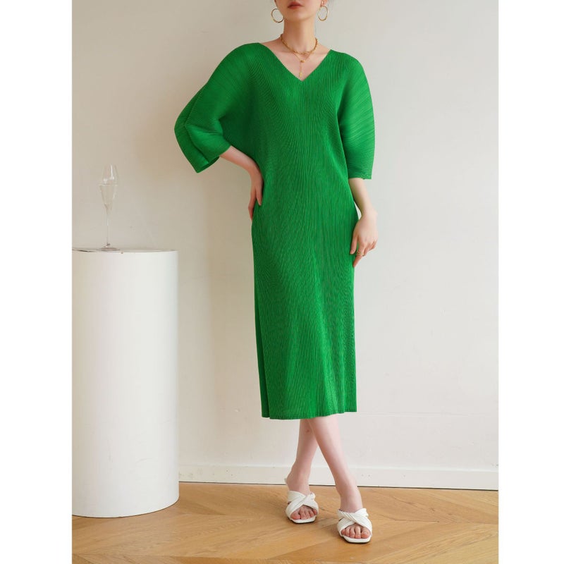 Women's Premium Pleated V-Neck Elegant Loose Midi Dress - Image 3