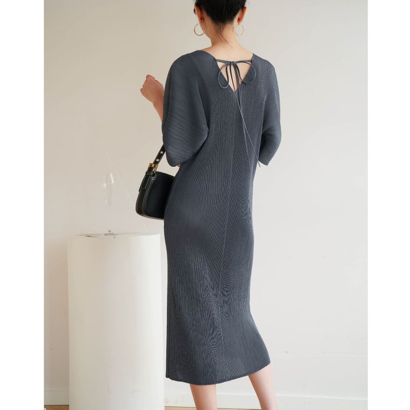 Women's Premium Pleated V-Neck Elegant Loose Midi Dress - Image 2