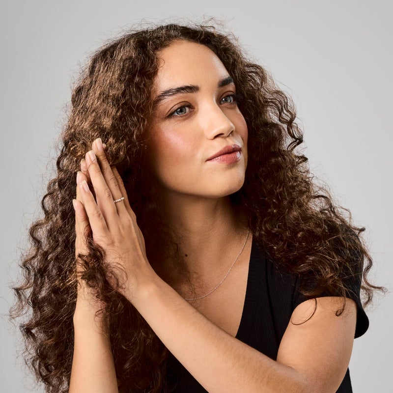 Bumble and bumble. Hairdresser's Invisible Oil Frizz-Reducing Hair Oil | Heat Protection, Anti Frizz + Shine | Curly, Wavy, Straight | With Grapeseed, Coconut + Argan Oils, Travel Size, 0.85 Fl Oz - Image 3