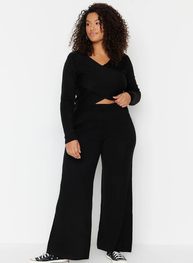 ترينديول كيرف Surplice Neck Knitted Top & Pants Set