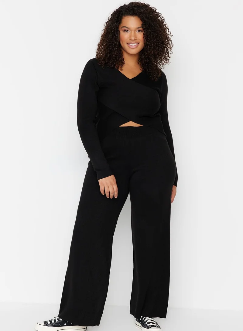 ترينديول كيرف Surplice Neck Knitted Top & Pants Set