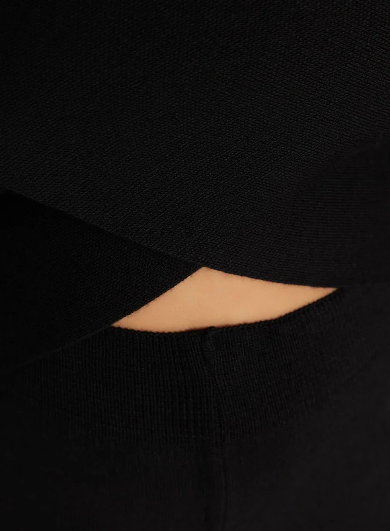 ترينديول كيرف Surplice Neck Knitted Top & Pants Set