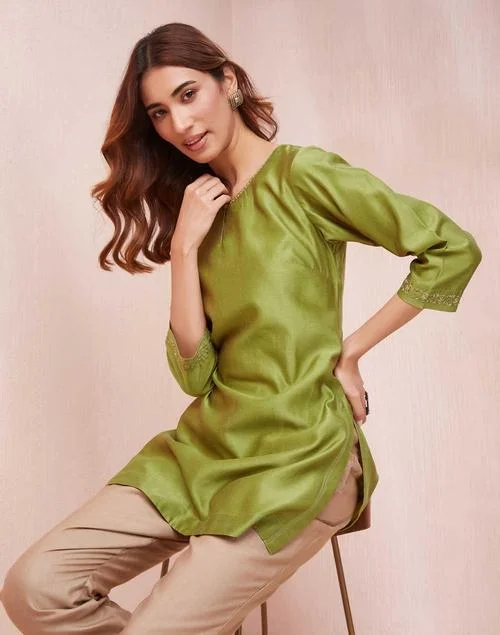 Fabindia Green Cotton Silk Embroidered Slim Fit Short Kurta