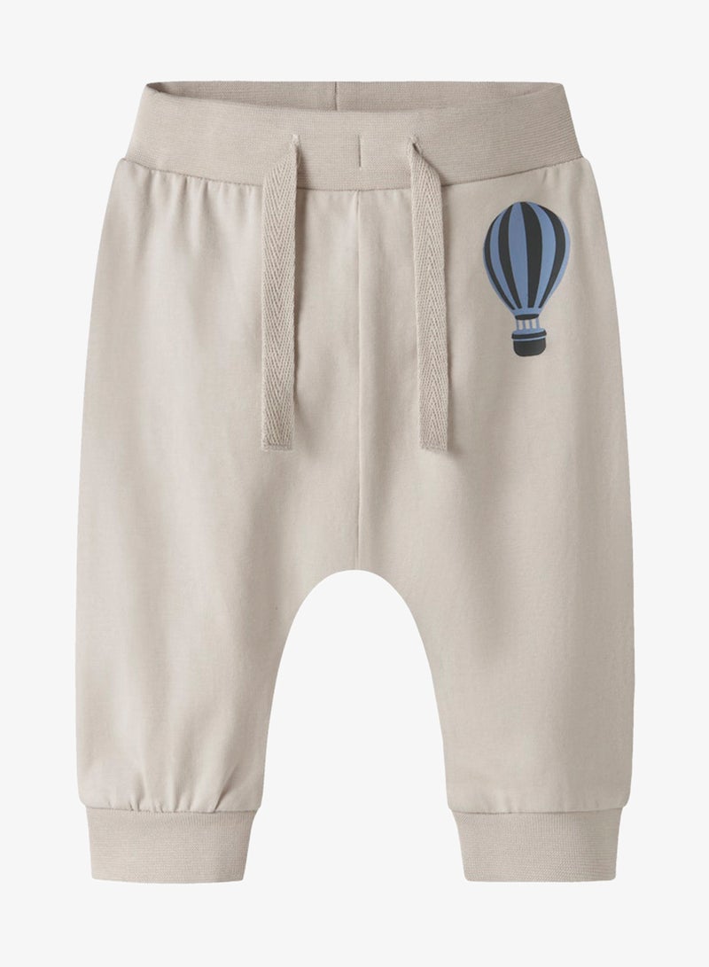 نيم ات سروال رياضي للأطفال بطبعة ورباط شداد - Image 1