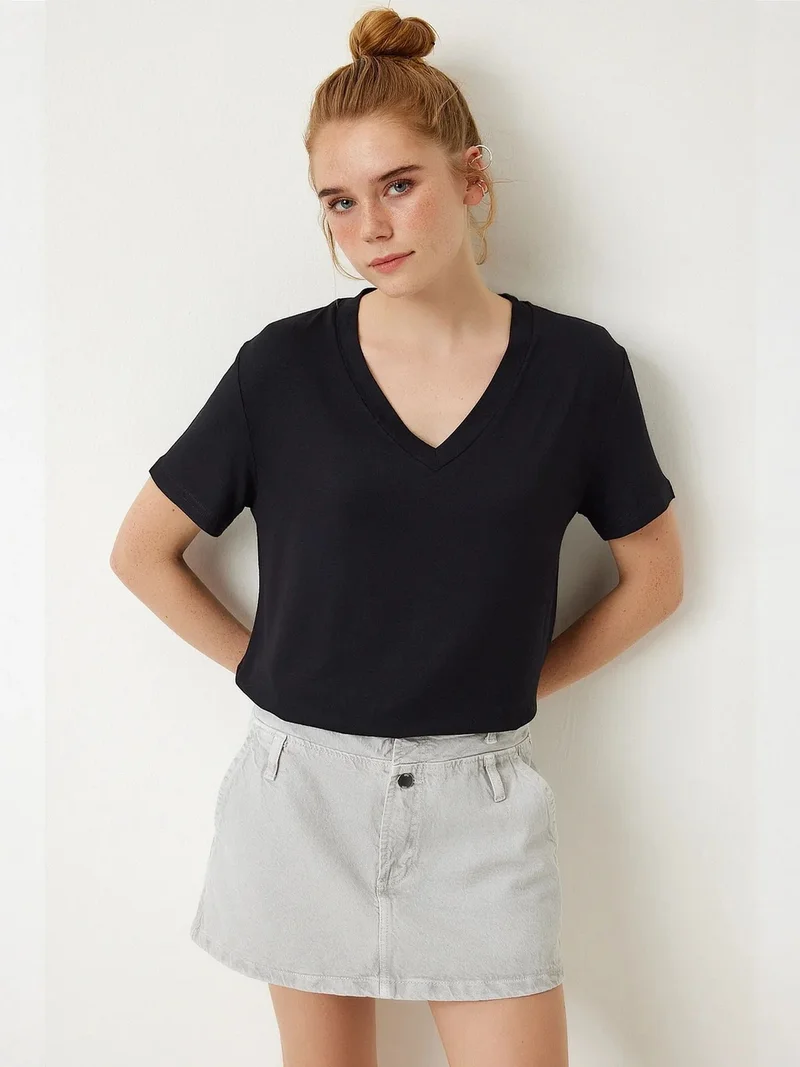 Happiness İstanbul ISTANBUL V-Neck Short Sleeve Plain T-Shirt