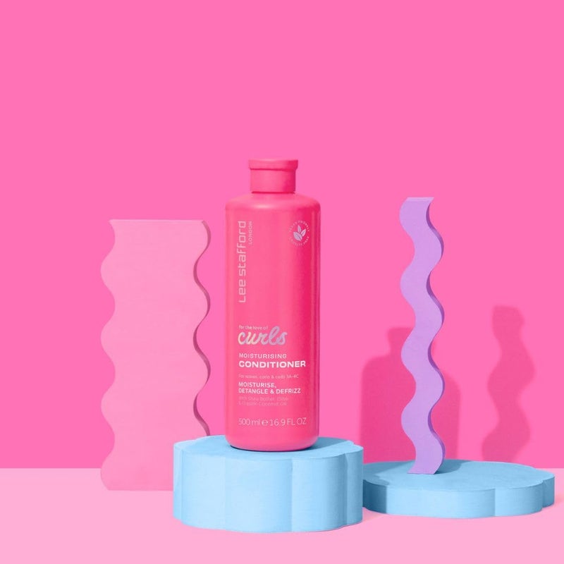 Lee Stafford بلسم لي ستافورد الموجي، المجعد، والمجعد | من أجل حب التجاعيد - كريم ترطيب للشعر من 2A إلى 4C، مضاد للتجاعيد، مرطب، لمعان عالي لتنعيم التجاعيد المحددة، خفيف الوزن، 16.9 أونصة سائلة - Image 5