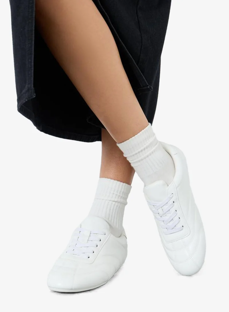 ستايلي اكتيف حذاء سنيكرز بأربطة للإغلاق