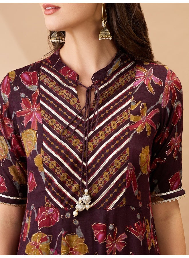globus Globus Women Wine Floral Print Mandarin Collar Gota Lace Yoke Flared Hem A-Line Maxi Dress  - Image 4
